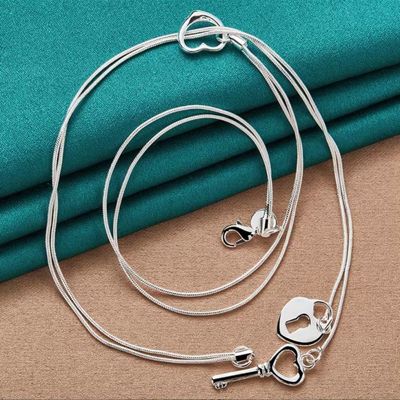 ◾️925 Sterling Silver Heart Shaped Key Lock Necklace - Picture 8 of 10